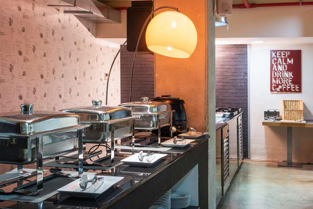 Madrid Airport Suites, Affiliated By Melia Restaurant photo