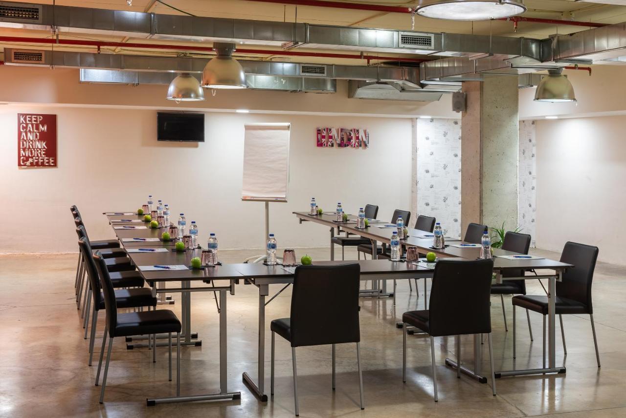 Madrid Airport Suites, Affiliated By Melia Exterior photo