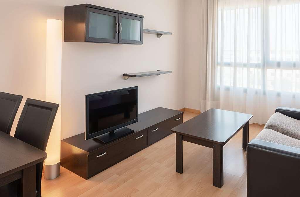 Madrid Airport Suites, Affiliated By Melia Room photo