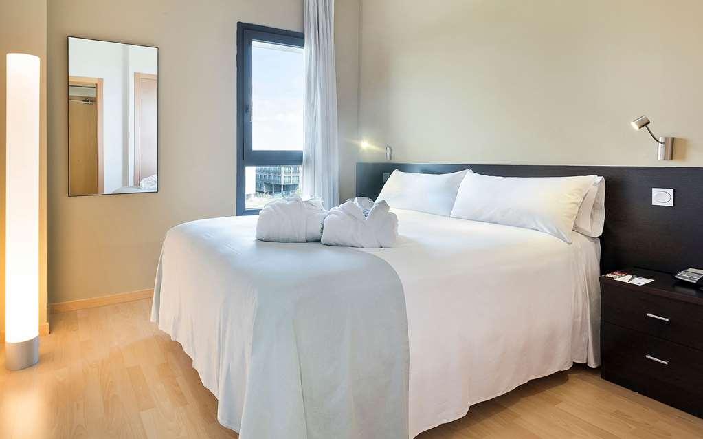 Madrid Airport Suites, Affiliated By Melia Room photo