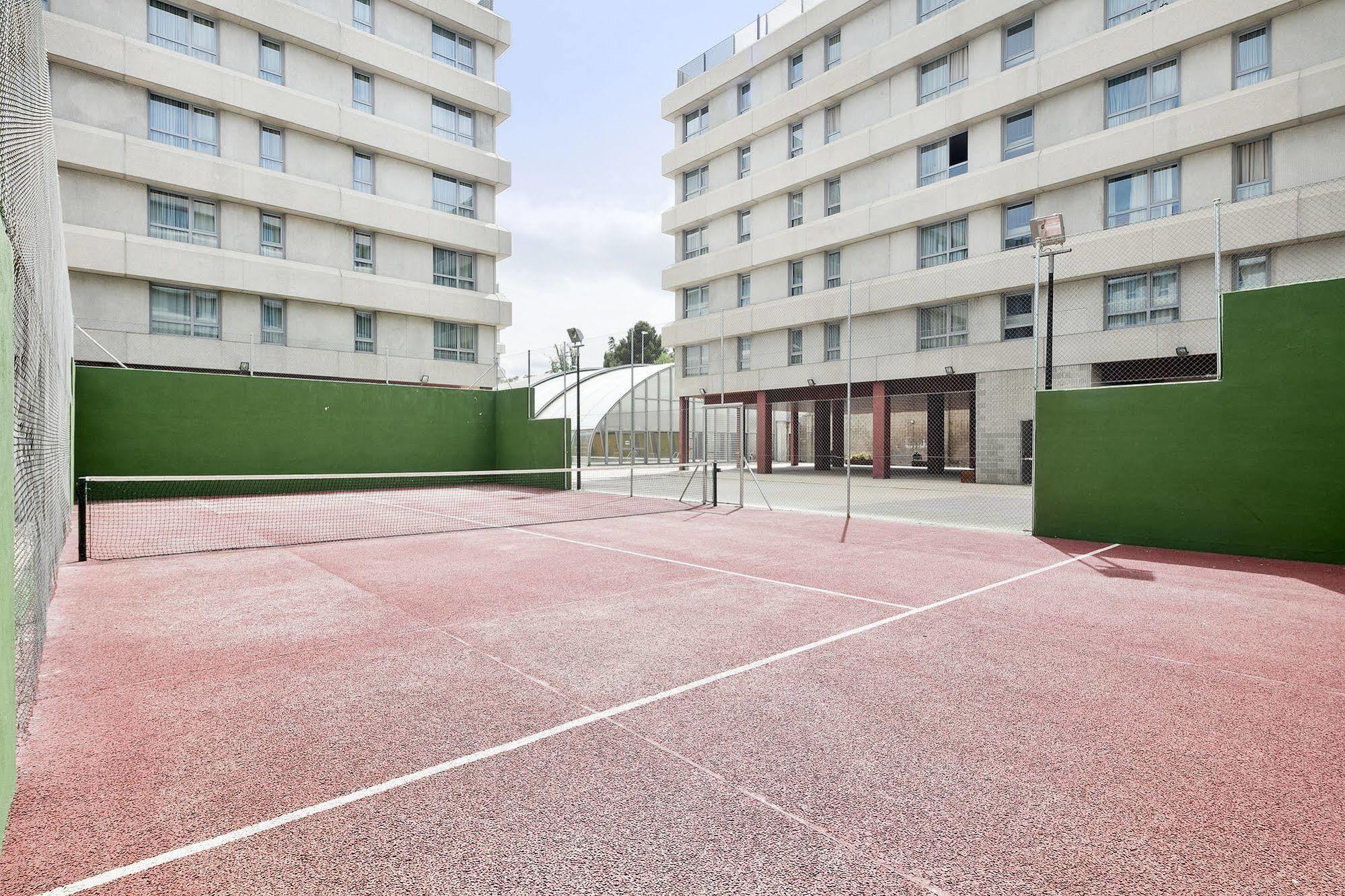 Madrid Airport Suites, Affiliated By Melia Exterior photo
