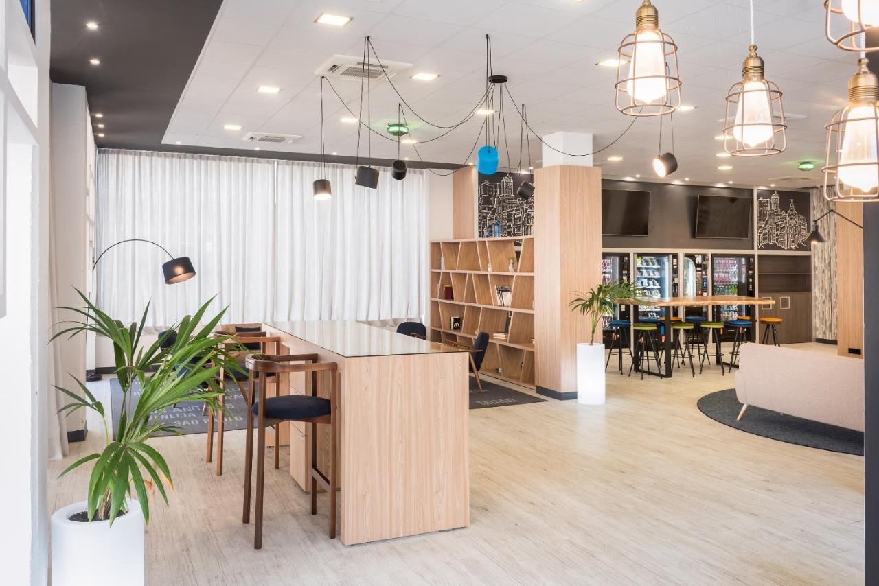 Madrid Airport Suites, Affiliated By Melia Exterior photo