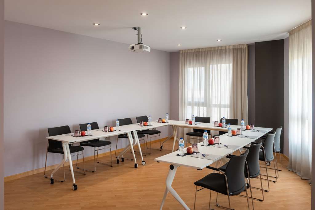Madrid Airport Suites, Affiliated By Melia Facilities photo